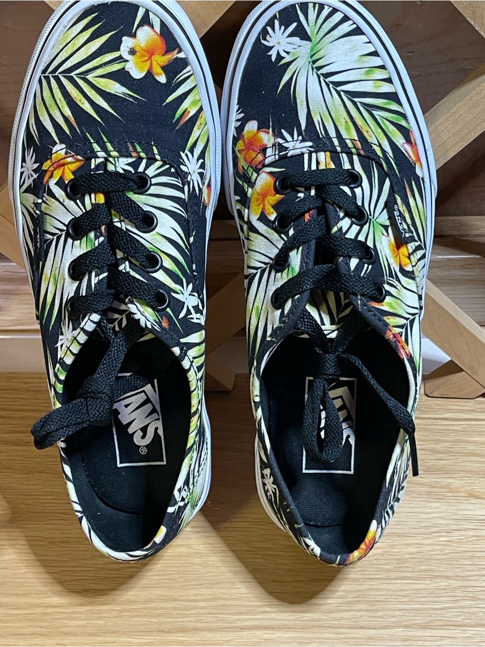 Authentic Vans Low-Top Canvas Upper Sneaker/ Tropical Floral Print W Sz 7.5 -M 6